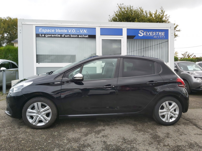 Photo 4 de l'offre de PEUGEOT 208 1.2 PURETECH 110CH ALLURE S&S 5P (COURROIE CHANGEE) à 8990€ chez Sevestre Automobiles