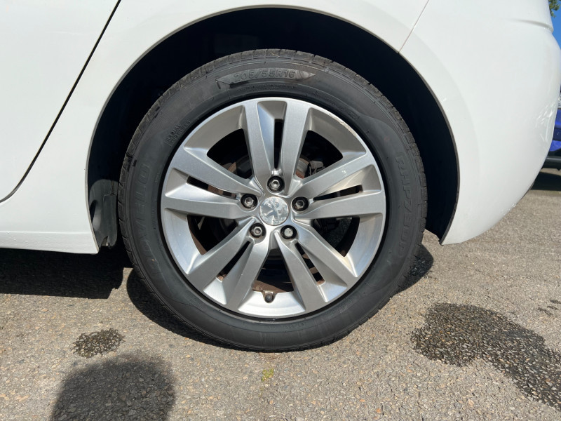 Photo 14 de l'offre de PEUGEOT 308 1.2 PURETECH 110CH E6.C S&S ACTIVE (COURROIE CHANGEE) à 9490€ chez Sevestre Automobiles