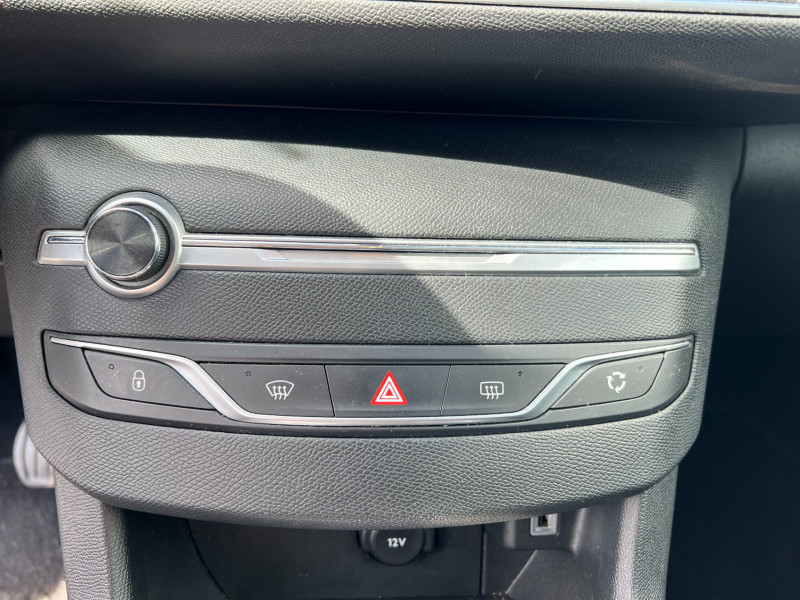 Photo 11 de l'offre de PEUGEOT 308 1.2 PURETECH 110CH E6.C S&S ACTIVE (COURROIE CHANGEE) à 9490€ chez Sevestre Automobiles