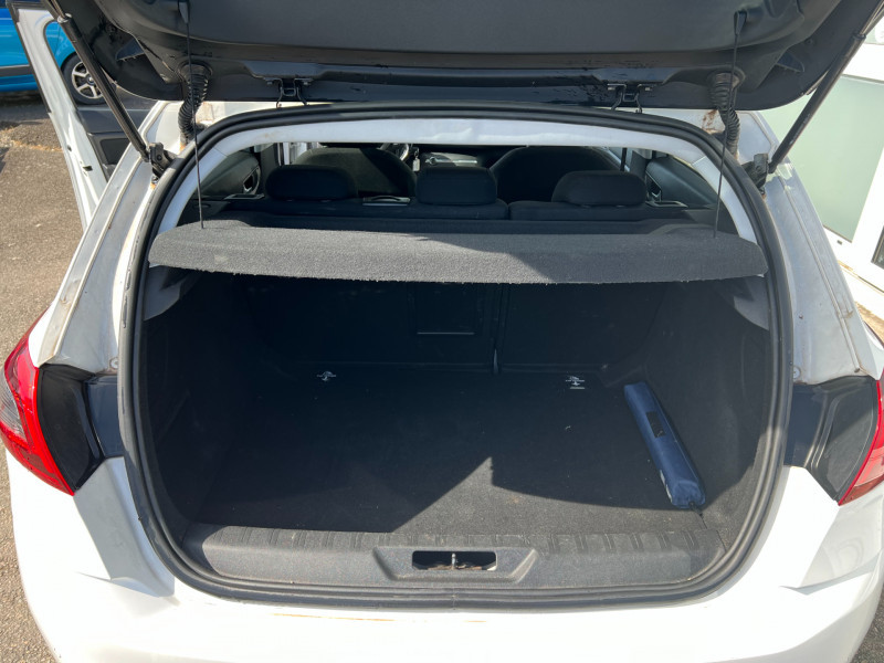 Photo 13 de l'offre de PEUGEOT 308 1.2 PURETECH 110CH E6.C S&S ACTIVE (COURROIE CHANGEE) à 9490€ chez Sevestre Automobiles