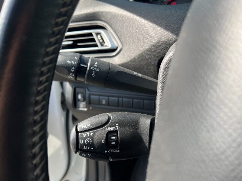 Photo 12 de l'offre de PEUGEOT 308 1.2 PURETECH 110CH E6.C S&S ACTIVE (COURROIE CHANGEE) à 9490€ chez Sevestre Automobiles