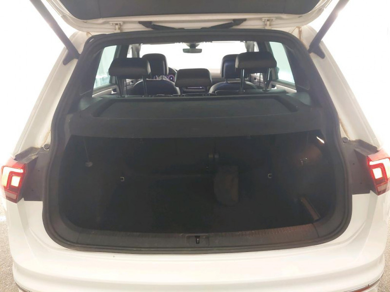 Photo 9 de l'offre de VOLKSWAGEN TIGUAN 2.0 TDI 150CH R-LINE DSG7 à 33990€ chez Sevestre Automobiles