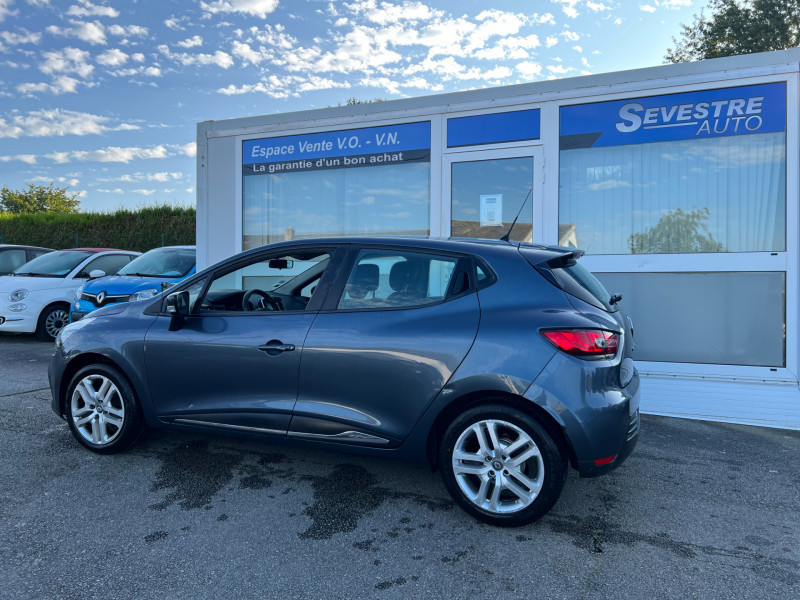 Photo 4 de l'offre de RENAULT CLIO IV 0.9 TCE 90CH ENERGY ZEN 5P à 8990€ chez Sevestre Automobiles