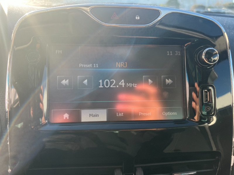 Photo 10 de l'offre de RENAULT CLIO IV 0.9 TCE 90CH ENERGY LIMITED EURO6 2015 à 8990€ chez Sevestre Automobiles