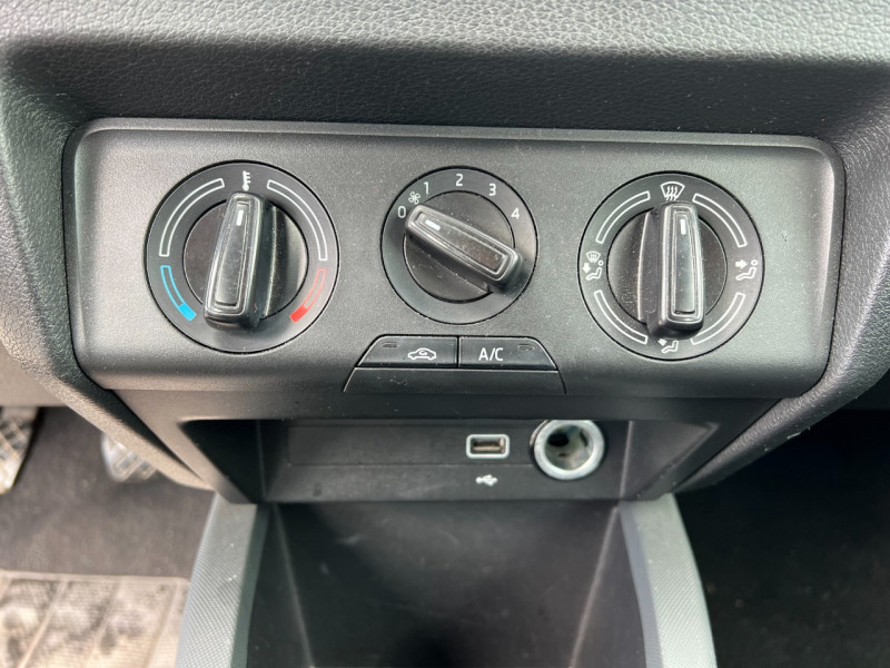 Photo 11 de l'offre de SKODA FABIA 1.0 MPI 60CH ACTIVE à 7490€ chez Sevestre Automobiles