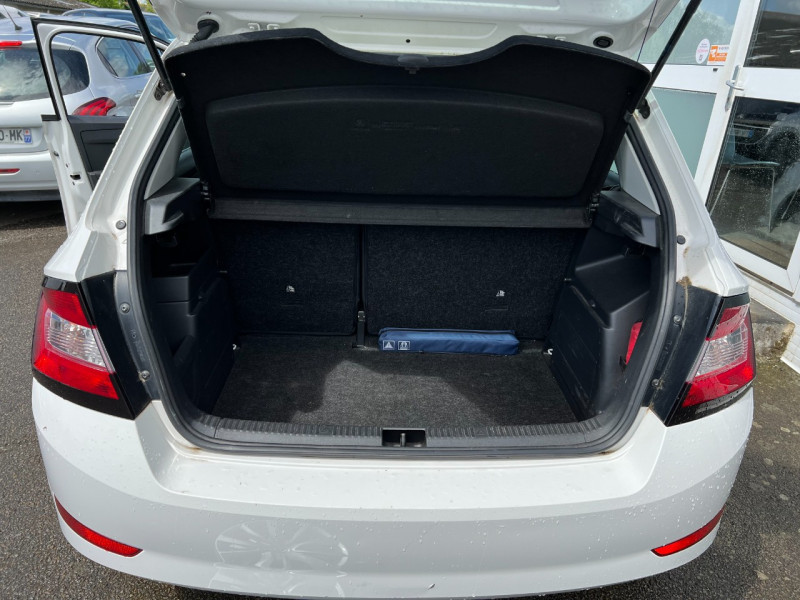 Photo 12 de l'offre de SKODA FABIA 1.0 MPI 60CH ACTIVE à 7490€ chez Sevestre Automobiles