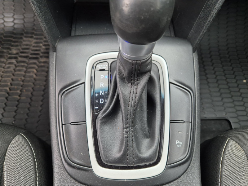 Photo 11 de l'offre de HYUNDAI KONA 1.6 GDI 141CH HYBRID BUSINESS DCT-6 à 13990€ chez Sevestre Automobiles