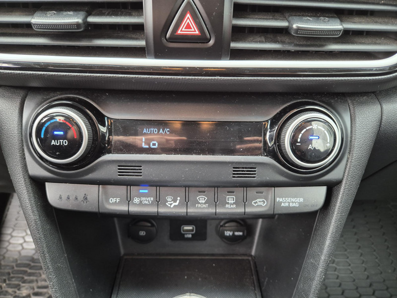 Photo 10 de l'offre de HYUNDAI KONA 1.6 GDI 141CH HYBRID BUSINESS DCT-6 à 13990€ chez Sevestre Automobiles