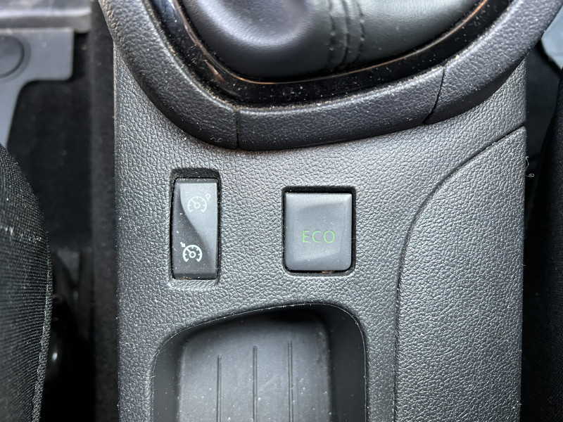 Photo 11 de l'offre de RENAULT CLIO IV 0.9 TCE 90CH ENERGY BUSINESS 5P à 8990€ chez Sevestre Automobiles