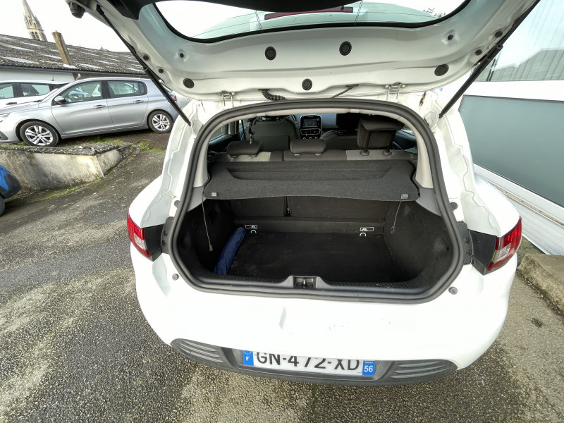 Photo 4 de l'offre de RENAULT CLIO IV 0.9 TCE 90CH ENERGY ZEN 5P à 8990€ chez Sevestre Automobiles