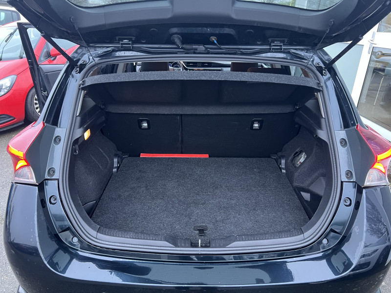 Photo 15 de l'offre de TOYOTA AURIS HSD 136H DESIGN BUSINESS à 13990€ chez Sevestre Automobiles