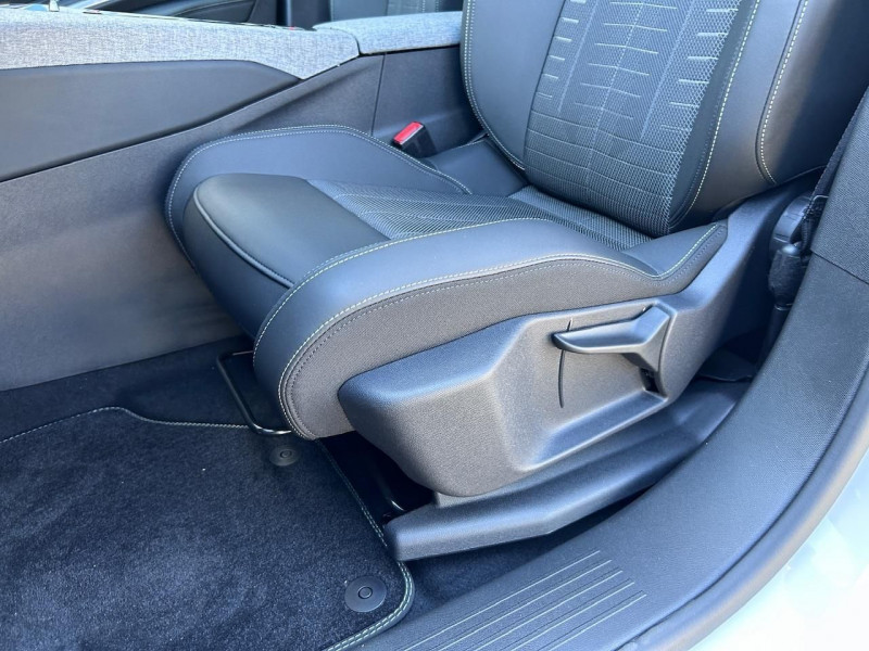 Photo 18 de l'offre de PEUGEOT 5008 HYBRID 145CH GT E-DCS6 à 36980€ chez CSVO