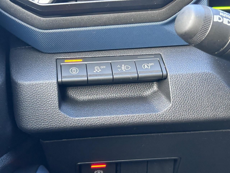 Photo 14 de l'offre de DACIA DUSTER 4X4 1.2 TCE MILD HYBRID 130CH JOURNEY 4X4 à 28990€ chez CSVO