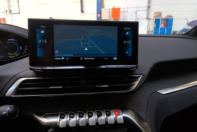 Photo 6 de l'offre de PEUGEOT 5008 HYBRID 136CH ALLURE PACK E-DCS6 à 24990€ chez NEOVEO