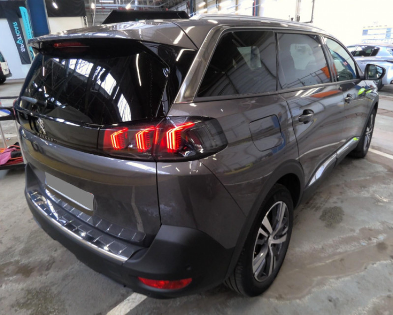 Photo 2 de l'offre de PEUGEOT 5008 HYBRID 136CH ALLURE PACK E-DCS6 à 24990€ chez NEOVEO