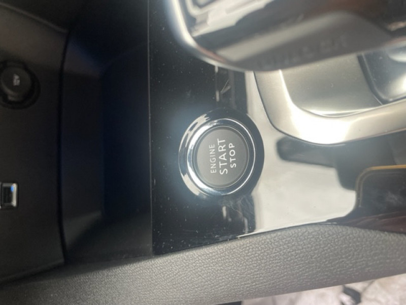 Photo 12 de l'offre de PEUGEOT 3008 PLUG-IN HYBRID4 300CH ALLURE PACK E-EAT8 à 26990€ chez NEOVEO