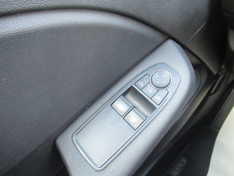 Photo 13 de l'offre de RENAULT CLIO V 1.5 BLUE DCI 85CH BUSINESS à 11790€ chez J'NOV AUTO