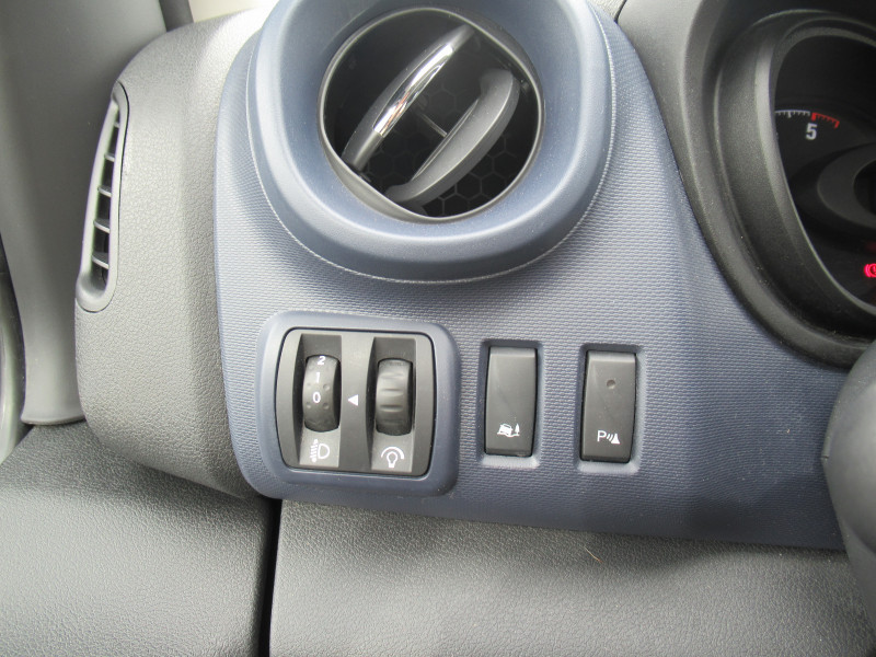 Photo 16 de l'offre de OPEL VIVARO COMBI 1.6 CDTI BITURBO 125 K2900 L2H1 PACK CLIM + ECOFLEX START/STOP E6 à 26990€ chez J'NOV AUTO