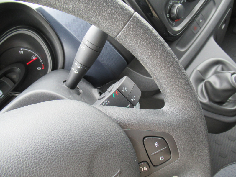 Photo 14 de l'offre de OPEL VIVARO COMBI 1.6 CDTI BITURBO 125 K2900 L2H1 PACK CLIM + ECOFLEX START/STOP E6 à 26990€ chez J'NOV AUTO