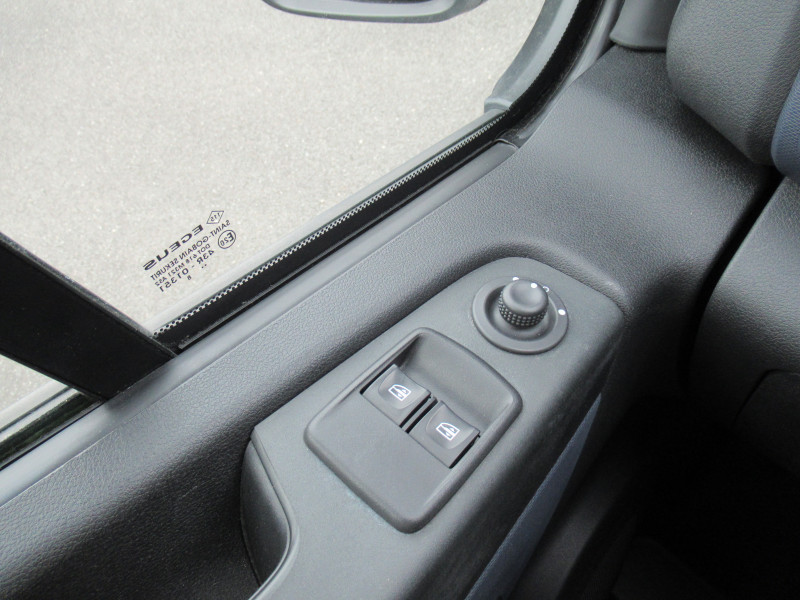 Photo 15 de l'offre de OPEL VIVARO COMBI 1.6 CDTI BITURBO 125 K2900 L2H1 PACK CLIM + ECOFLEX START/STOP E6 à 26990€ chez J'NOV AUTO