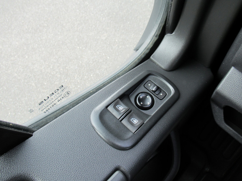 Photo 15 de l'offre de RENAULT MASTER III FG F3500 L3H2 2.3 BLUE DCI 135CH GRAND CONFORT EURO6 à 23490€ chez J'NOV AUTO