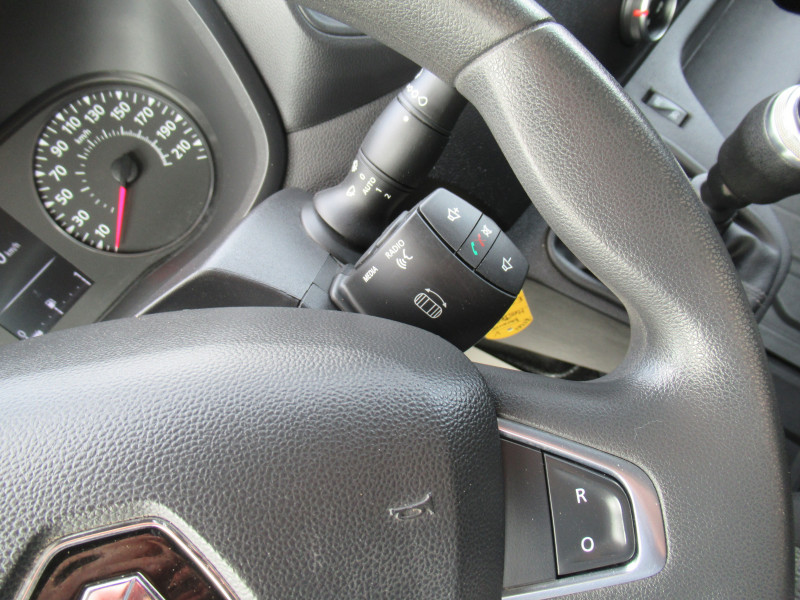 Photo 14 de l'offre de RENAULT MASTER III FG F3500 L3H2 2.3 BLUE DCI 135CH GRAND CONFORT EURO6 à 23490€ chez J'NOV AUTO