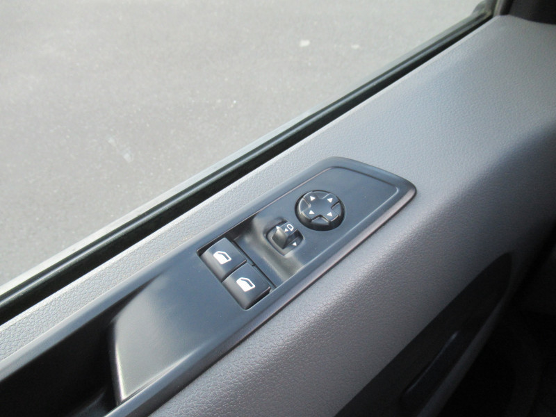 Photo 14 de l'offre de CITROEN JUMPY FG M 2.0 BLUEHDI 180CH BUSINESS S&S EAT6 à 20990€ chez J'NOV AUTO