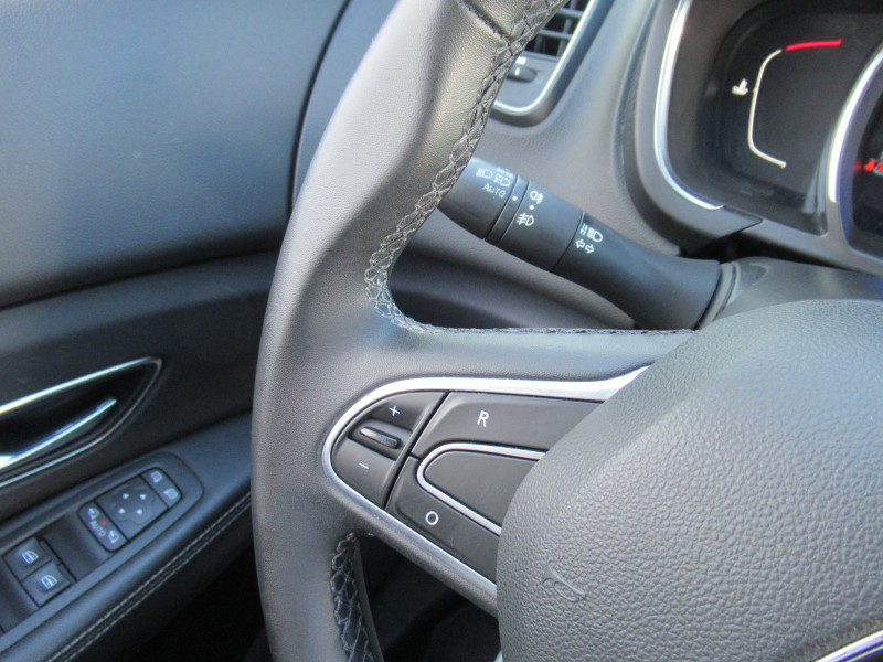 Photo 14 de l'offre de RENAULT GRAND SCENIC IV 1.7 BLUE DCI 120CH BUSINESS EDC 7 PLACES à 17490€ chez J'NOV AUTO