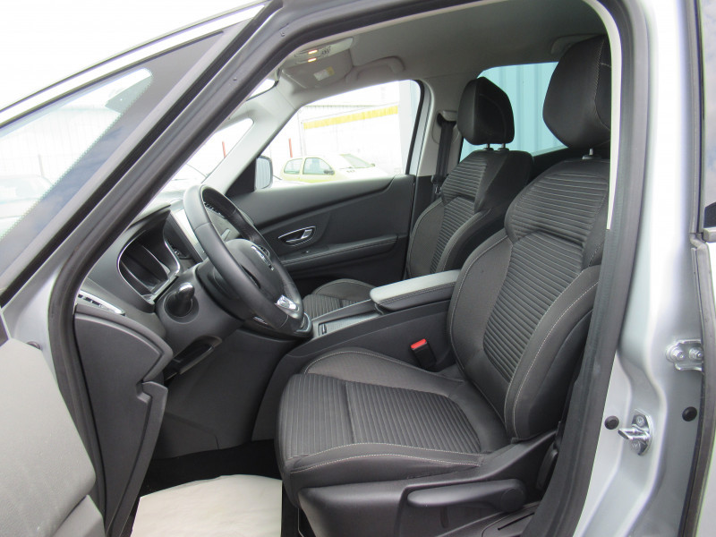 Photo 8 de l'offre de RENAULT GRAND SCENIC IV 1.7 BLUE DCI 120CH BUSINESS EDC 7 PLACES à 17490€ chez J'NOV AUTO