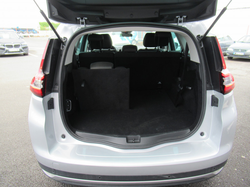 Photo 5 de l'offre de RENAULT GRAND SCENIC IV 1.7 BLUE DCI 120CH BUSINESS EDC 7 PLACES à 17490€ chez J'NOV AUTO