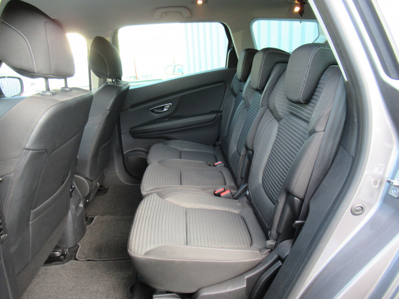 Photo 6 de l'offre de RENAULT GRAND SCENIC IV 1.7 BLUE DCI 120CH BUSINESS 7 PLACES à 16290€ chez J'NOV AUTO
