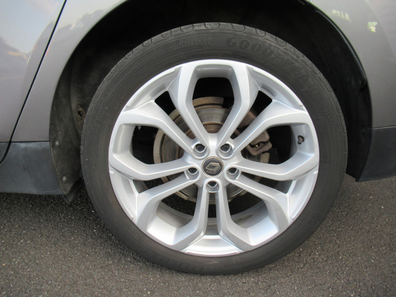 Photo 16 de l'offre de RENAULT GRAND SCENIC IV 1.7 BLUE DCI 120CH BUSINESS 7 PLACES à 16290€ chez J'NOV AUTO