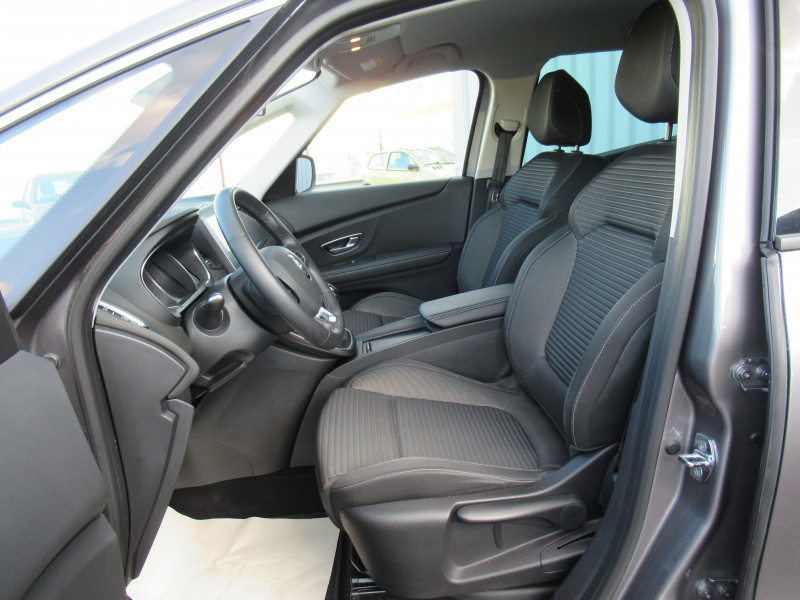 Photo 8 de l'offre de RENAULT GRAND SCENIC IV 1.7 BLUE DCI 120CH BUSINESS 7 PLACES à 16290€ chez J'NOV AUTO