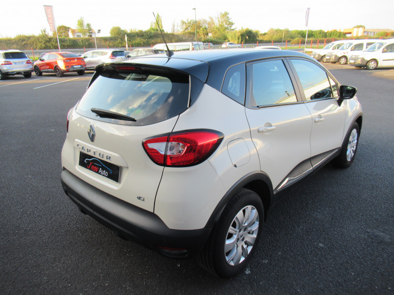 Photo 4 de l'offre de RENAULT CAPTUR 1.5 DCI 110CH STOP&START ENERGY BUSINESS ECOÂ² EURO6 2016 à 10990€ chez J'NOV AUTO