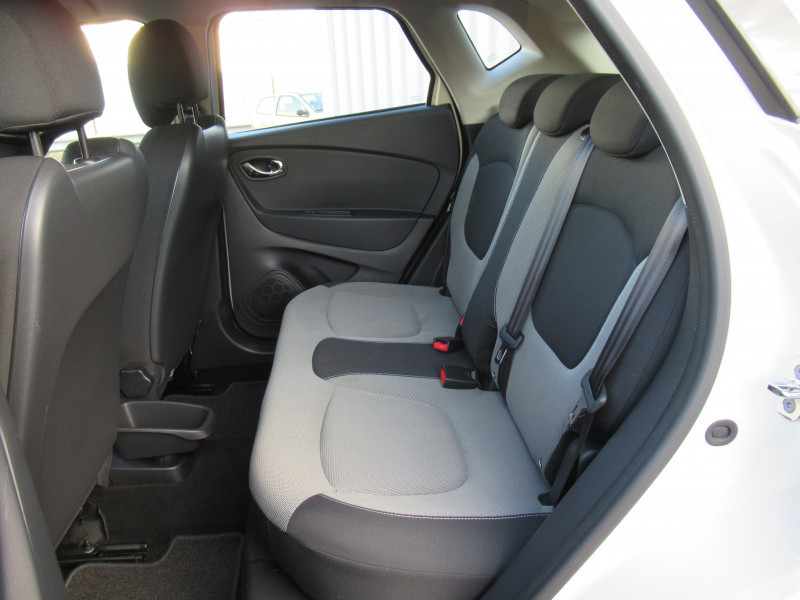 Photo 5 de l'offre de RENAULT CAPTUR 1.5 DCI 110CH STOP&START ENERGY BUSINESS ECOÂ² EURO6 2016 à 10990€ chez J'NOV AUTO