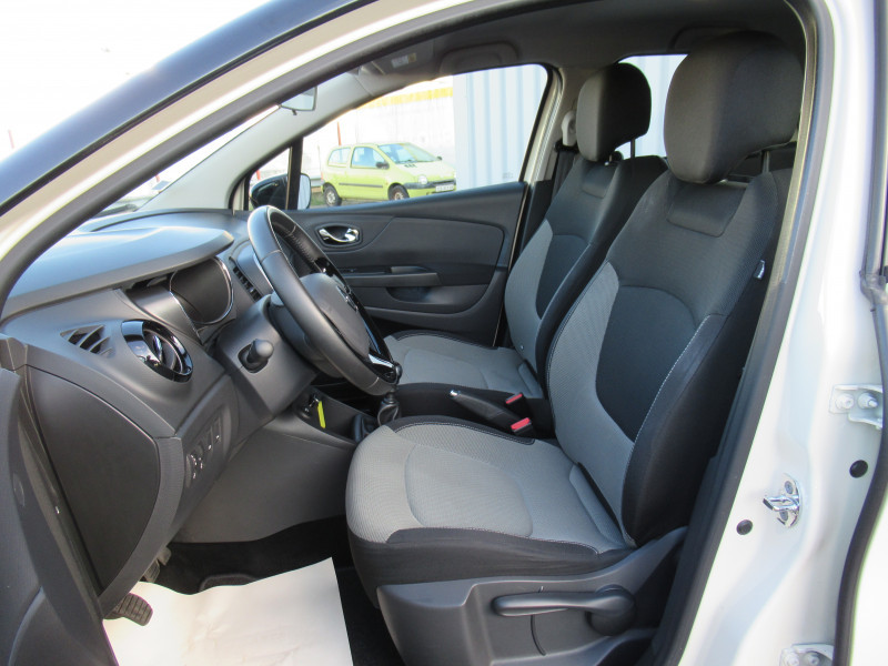 Photo 7 de l'offre de RENAULT CAPTUR 1.5 DCI 110CH STOP&START ENERGY BUSINESS ECOÂ² EURO6 2016 à 10990€ chez J'NOV AUTO
