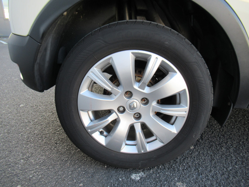 Photo 14 de l'offre de RENAULT CAPTUR 1.5 DCI 110CH STOP&START ENERGY BUSINESS ECOÂ² EURO6 2016 à 10990€ chez J'NOV AUTO