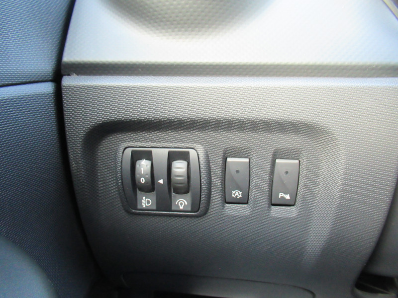 Photo 13 de l'offre de RENAULT CAPTUR 1.5 DCI 110CH STOP&START ENERGY BUSINESS ECOÂ² EURO6 2016 à 10990€ chez J'NOV AUTO