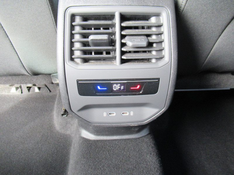 Photo 14 de l'offre de SEAT LEON ST 2.0 TDI 150CH STYLE BUSINESS DSG7 à 20490€ chez J'NOV AUTO