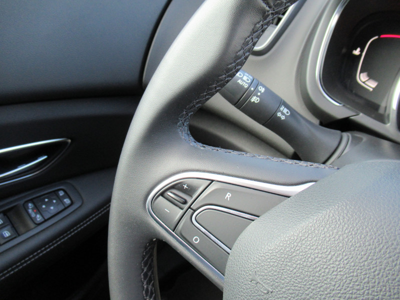 Photo 13 de l'offre de RENAULT GRAND SCENIC IV 1.7 BLUE DCI 120CH BUSINESS 7 PLACES à 16290€ chez J'NOV AUTO