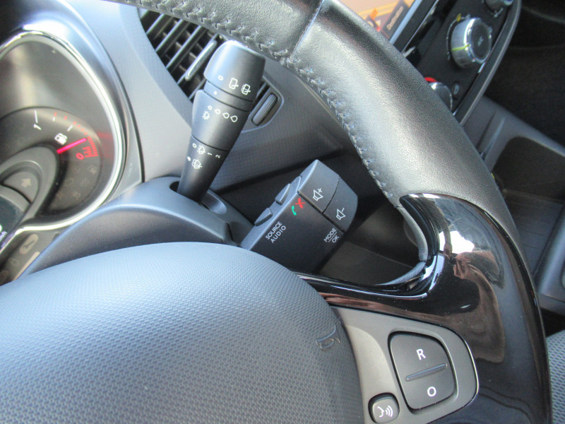 Photo 11 de l'offre de RENAULT CAPTUR 1.5 DCI 110CH STOP&START ENERGY BUSINESS ECOÂ² EURO6 2016 à 10990€ chez J'NOV AUTO