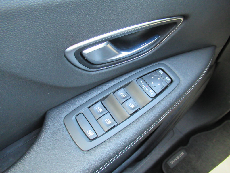 Photo 14 de l'offre de RENAULT GRAND SCENIC IV 1.7 BLUE DCI 120CH BUSINESS 7 PLACES à 16290€ chez J'NOV AUTO