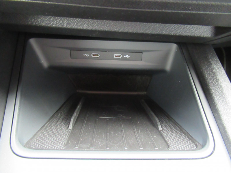 Photo 17 de l'offre de SEAT LEON ST 2.0 TDI 150CH BUSINESS DSG7 à 22990€ chez J'NOV AUTO