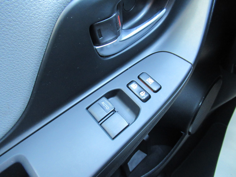 Photo 11 de l'offre de TOYOTA YARIS 100H FRANCE 5P à 13990€ chez J'NOV AUTO