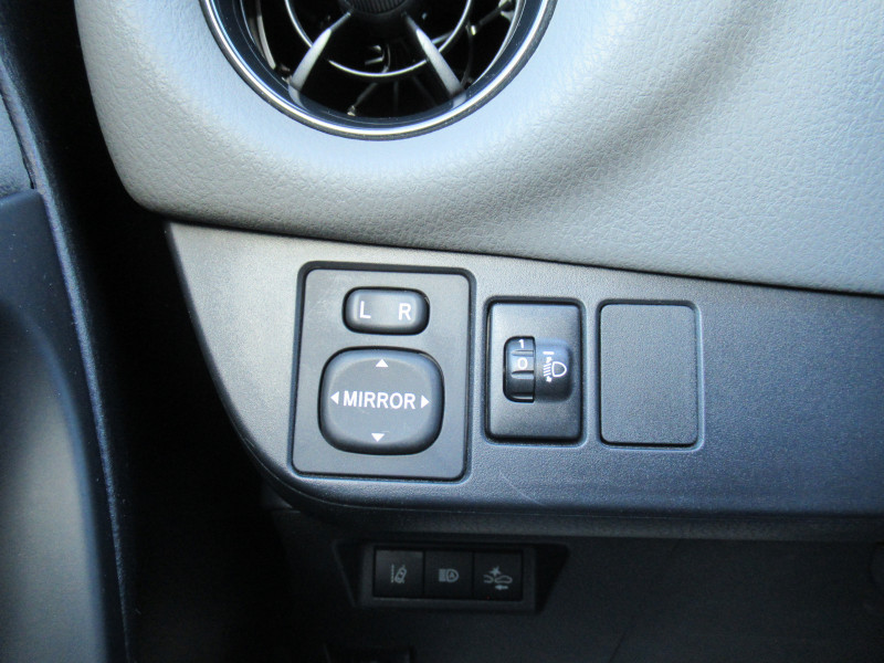 Photo 12 de l'offre de TOYOTA YARIS 100H FRANCE 5P à 13990€ chez J'NOV AUTO