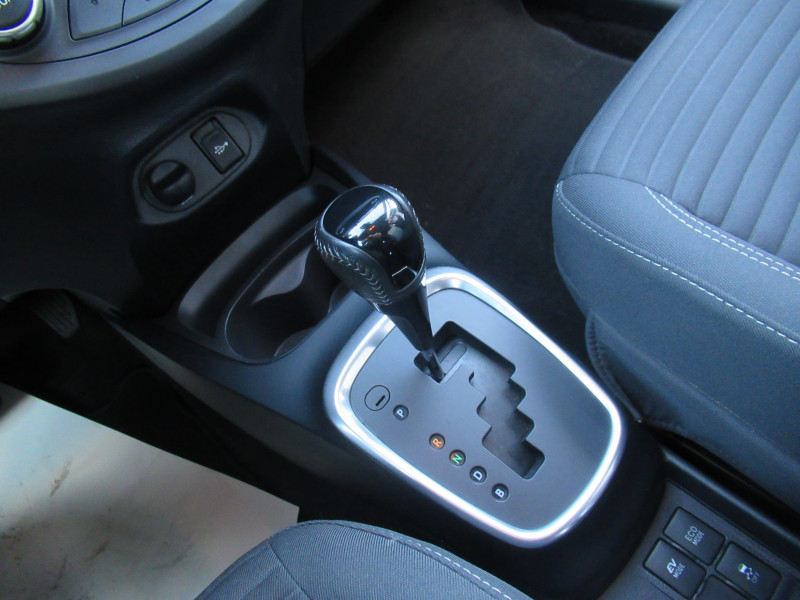 Photo 15 de l'offre de TOYOTA YARIS 100H FRANCE 5P à 13990€ chez J'NOV AUTO