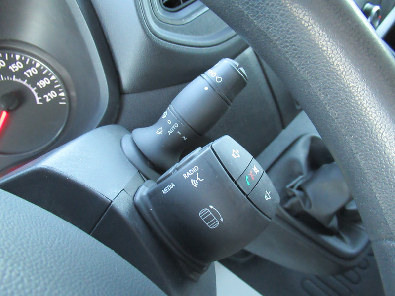 Photo 14 de l'offre de RENAULT MASTER III FG F3500 L2H2 2.3 DCI 135CH GRAND CONFORT E6 à 18990€ chez J'NOV AUTO