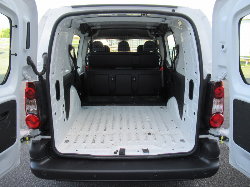 Photo 9 de l'offre de CITROEN BERLINGO XL 1.6 BLUEHDI 100 CABINE APPROFONDIE CONFORT à 14990€ chez J'NOV AUTO