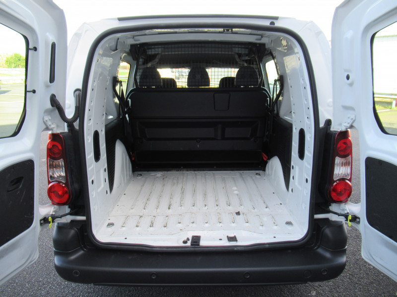 Photo 6 de l'offre de CITROEN BERLINGO XL 1.6 BLUEHDI 100 CABINE APPROFONDIE CONFORT à 14990€ chez J'NOV AUTO