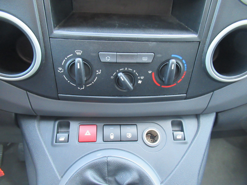 Photo 12 de l'offre de CITROEN BERLINGO XL 1.6 BLUEHDI 100 CABINE APPROFONDIE CONFORT à 14990€ chez J'NOV AUTO